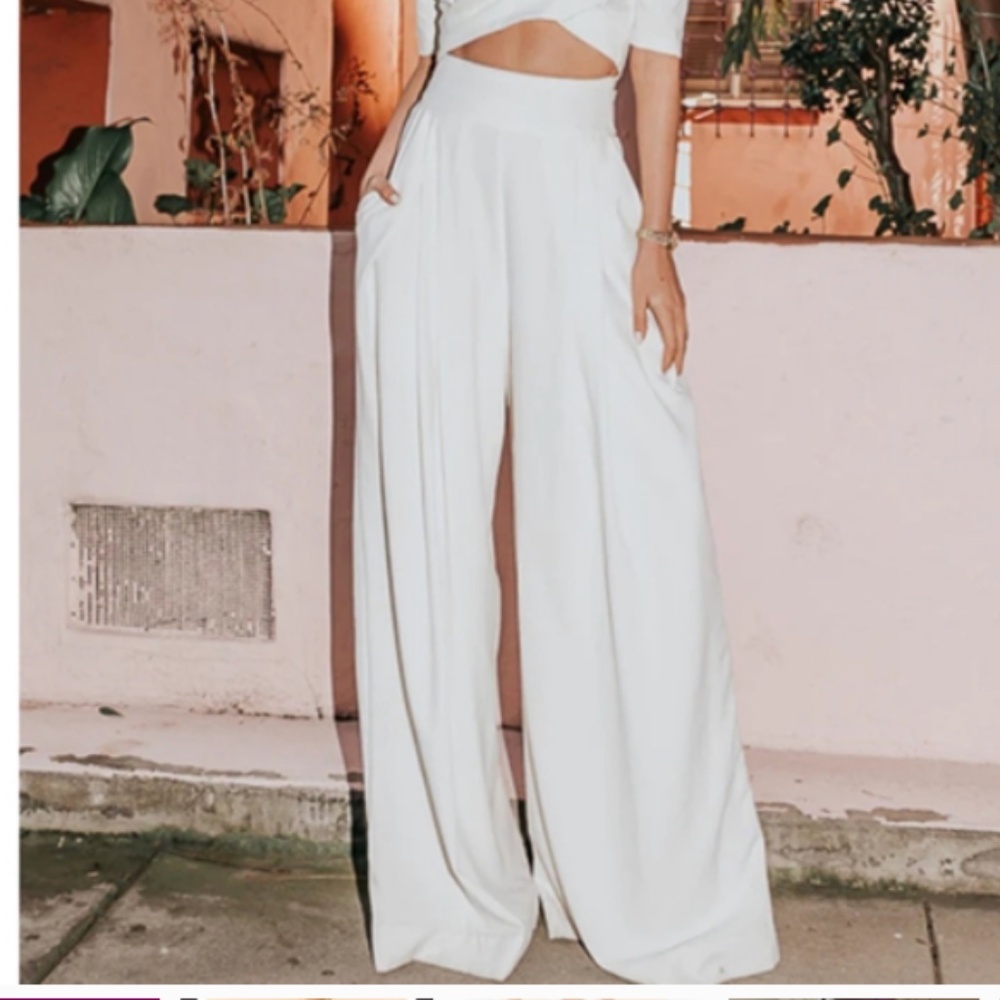 White MANGO High waisted pleated wide leg trousers in size Small